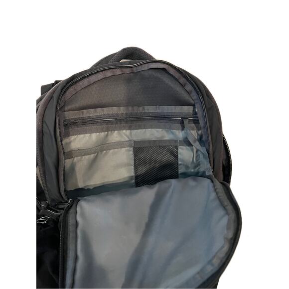 The North Face Recon Black Backpack - Picture 3 of 6